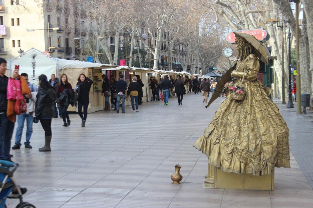 Stopbarcelona Universidad Apartments ภายนอก รูปภาพ