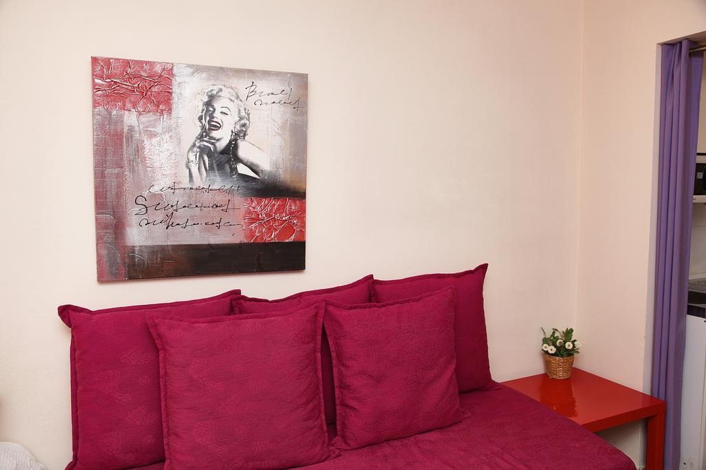 Stopbarcelona Universidad Apartments ภายนอก รูปภาพ