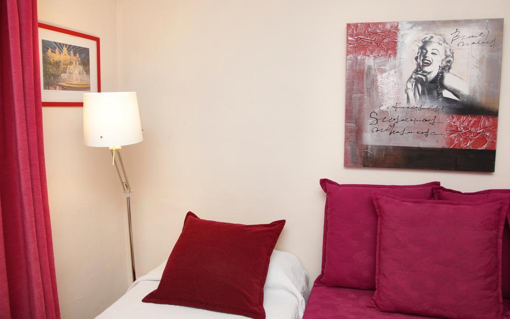 Stopbarcelona Universidad Apartments ภายนอก รูปภาพ