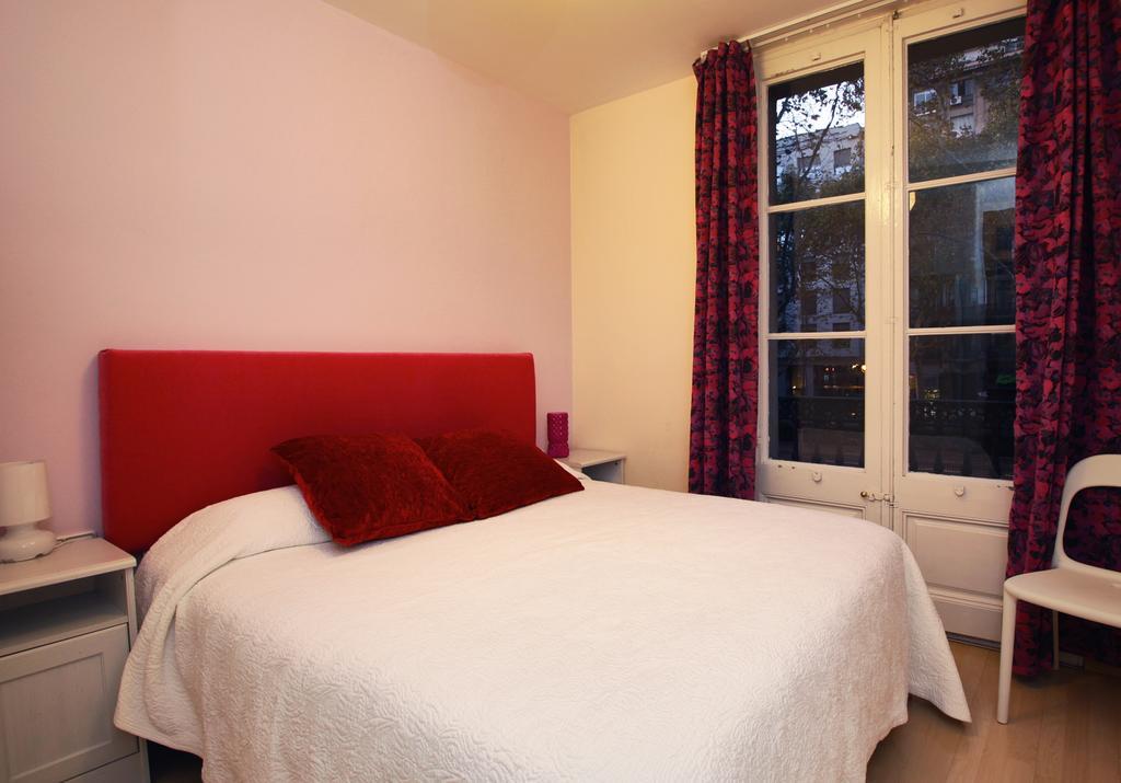 Stopbarcelona Universidad Apartments ภายนอก รูปภาพ