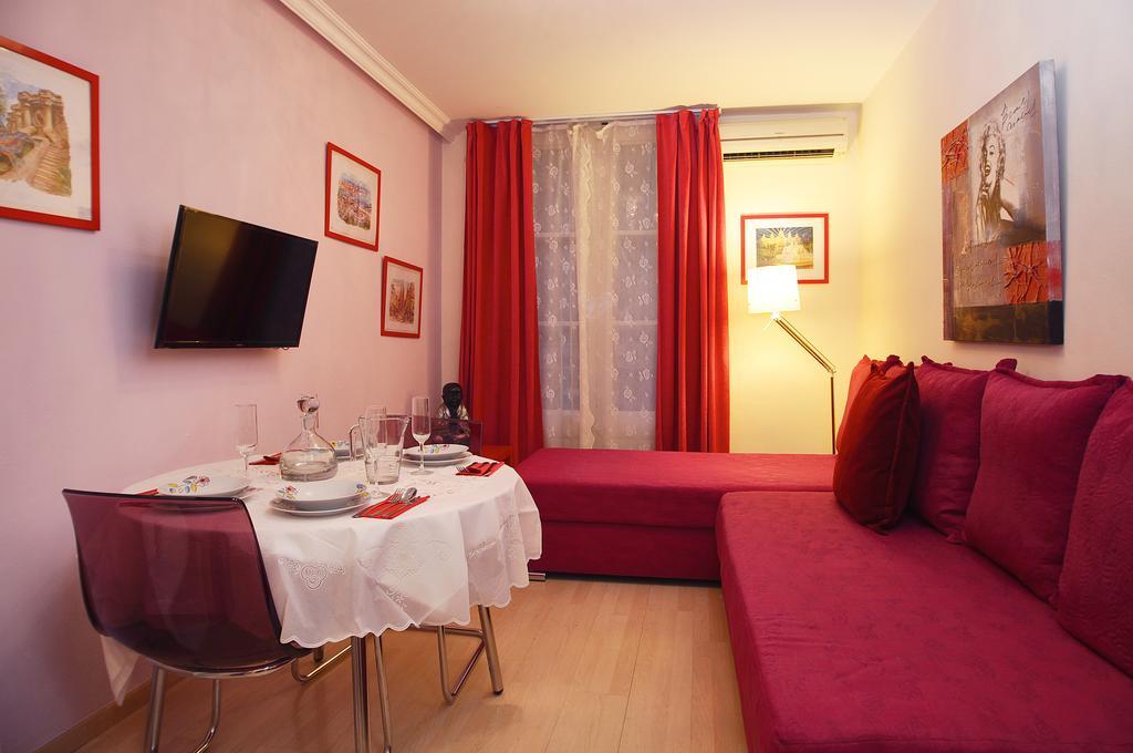 Stopbarcelona Universidad Apartments ภายนอก รูปภาพ