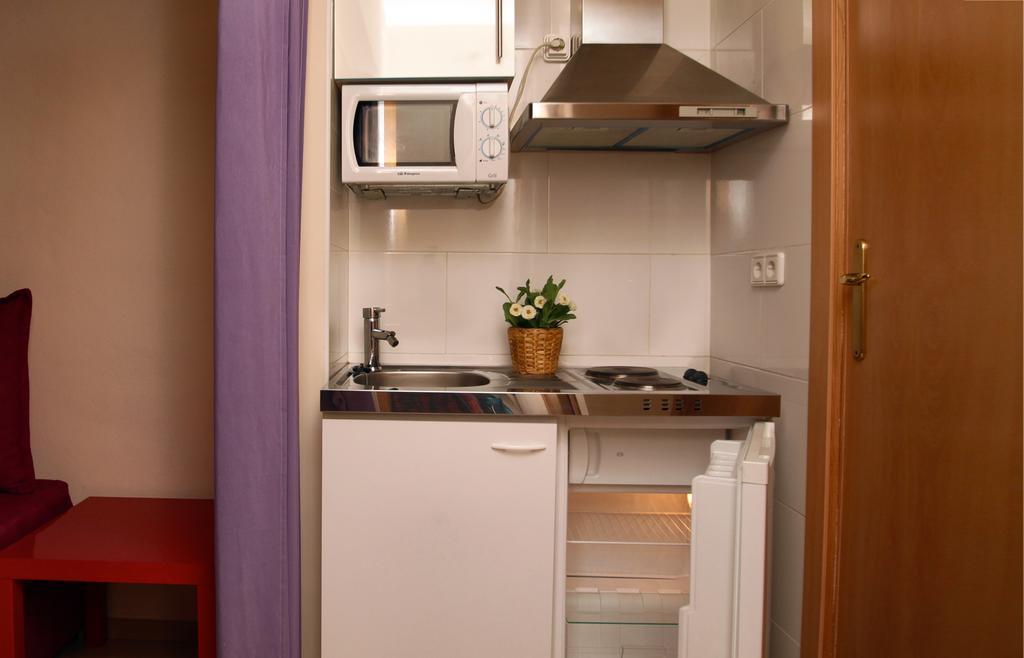 Stopbarcelona Universidad Apartments ภายนอก รูปภาพ