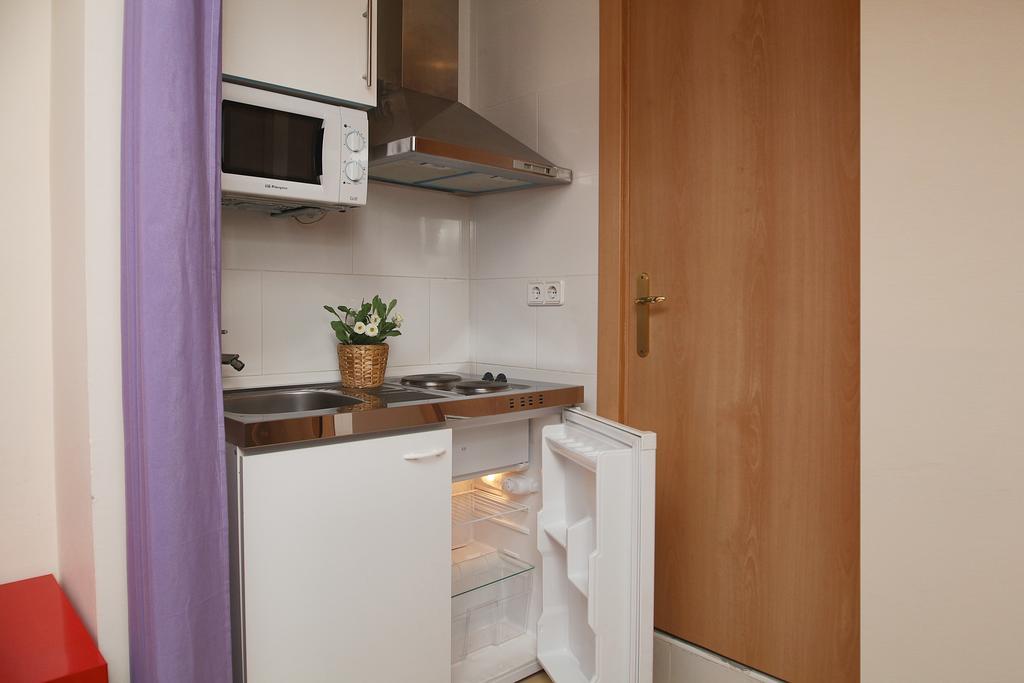 Stopbarcelona Universidad Apartments ภายนอก รูปภาพ