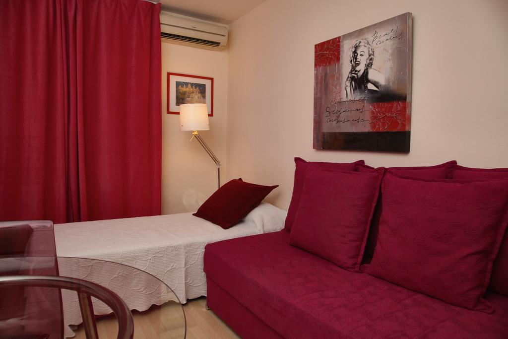 Stopbarcelona Universidad Apartments ภายนอก รูปภาพ