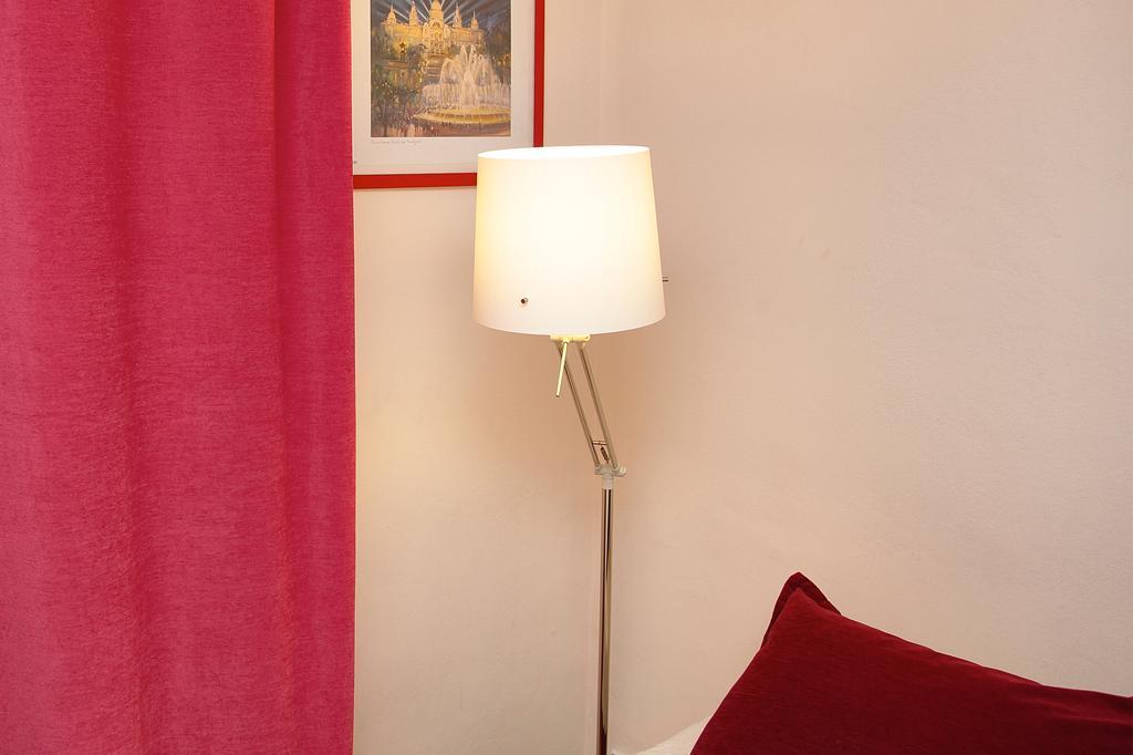 Stopbarcelona Universidad Apartments ภายนอก รูปภาพ