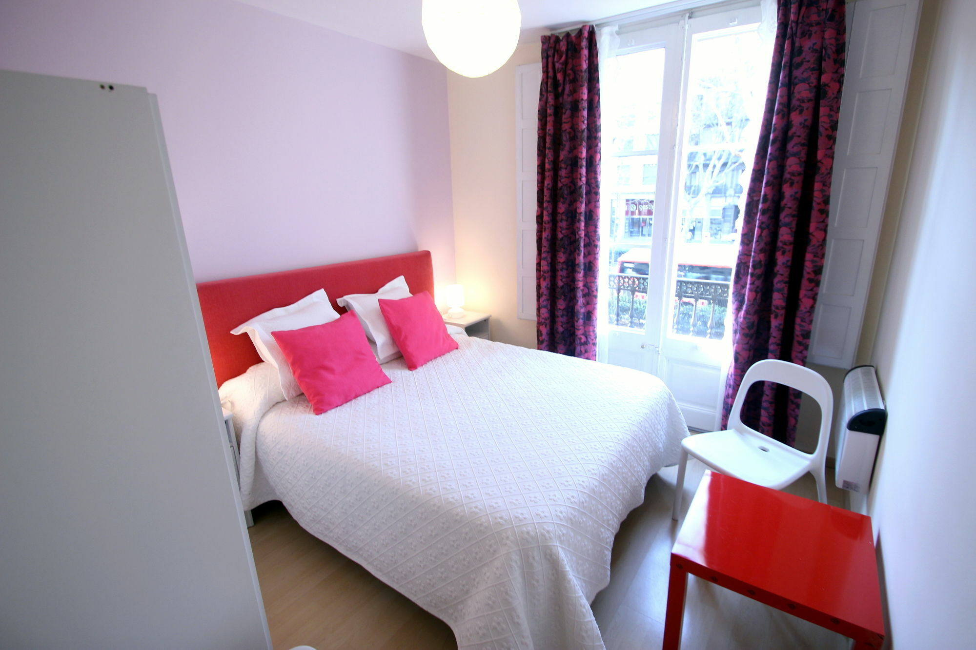 Stopbarcelona Universidad Apartments ภายนอก รูปภาพ