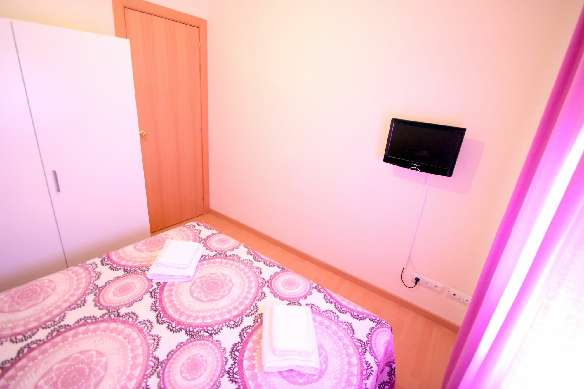 Stopbarcelona Universidad Apartments ภายนอก รูปภาพ