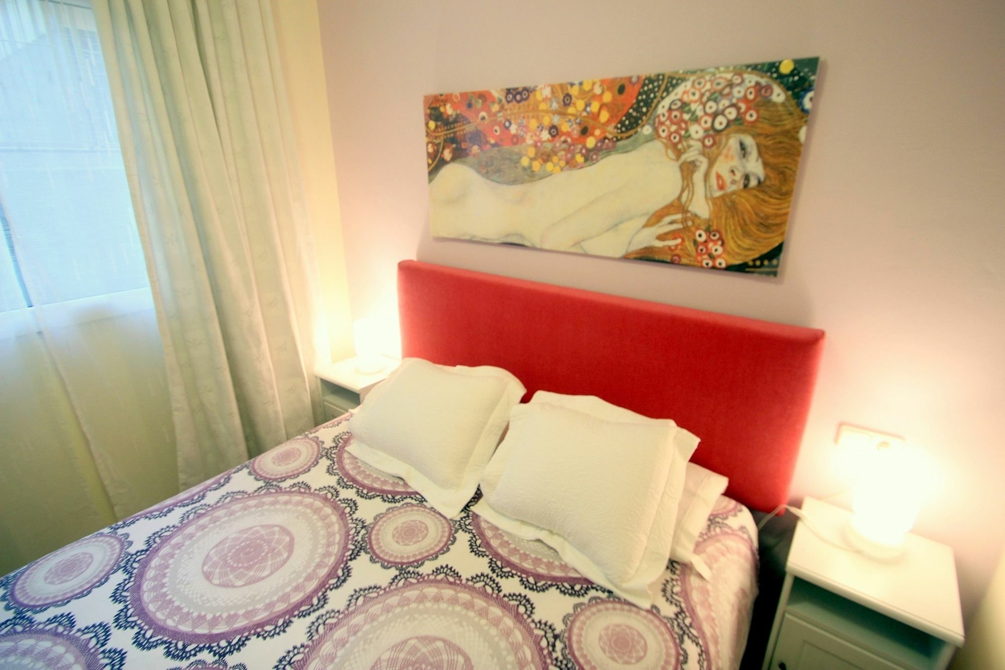 Stopbarcelona Universidad Apartments ภายนอก รูปภาพ