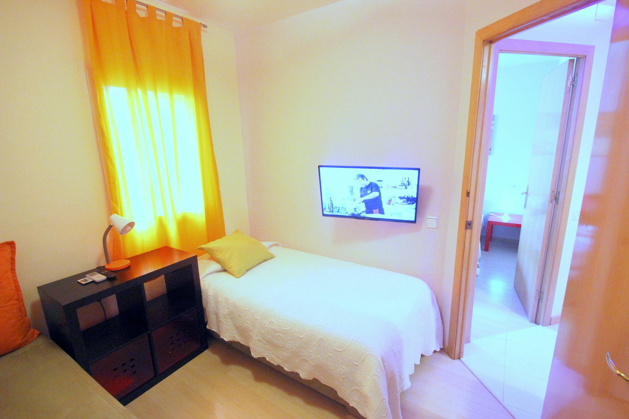 Stopbarcelona Universidad Apartments ภายนอก รูปภาพ